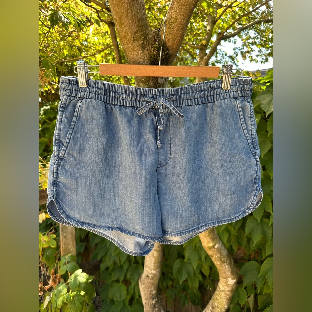 GAP Denim Shorts with Dolphin Hem